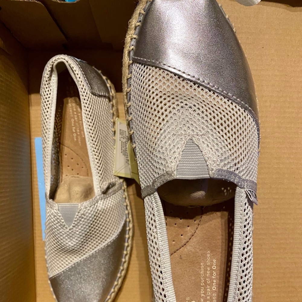 Toms Silver and Mesh 7.5 NWT